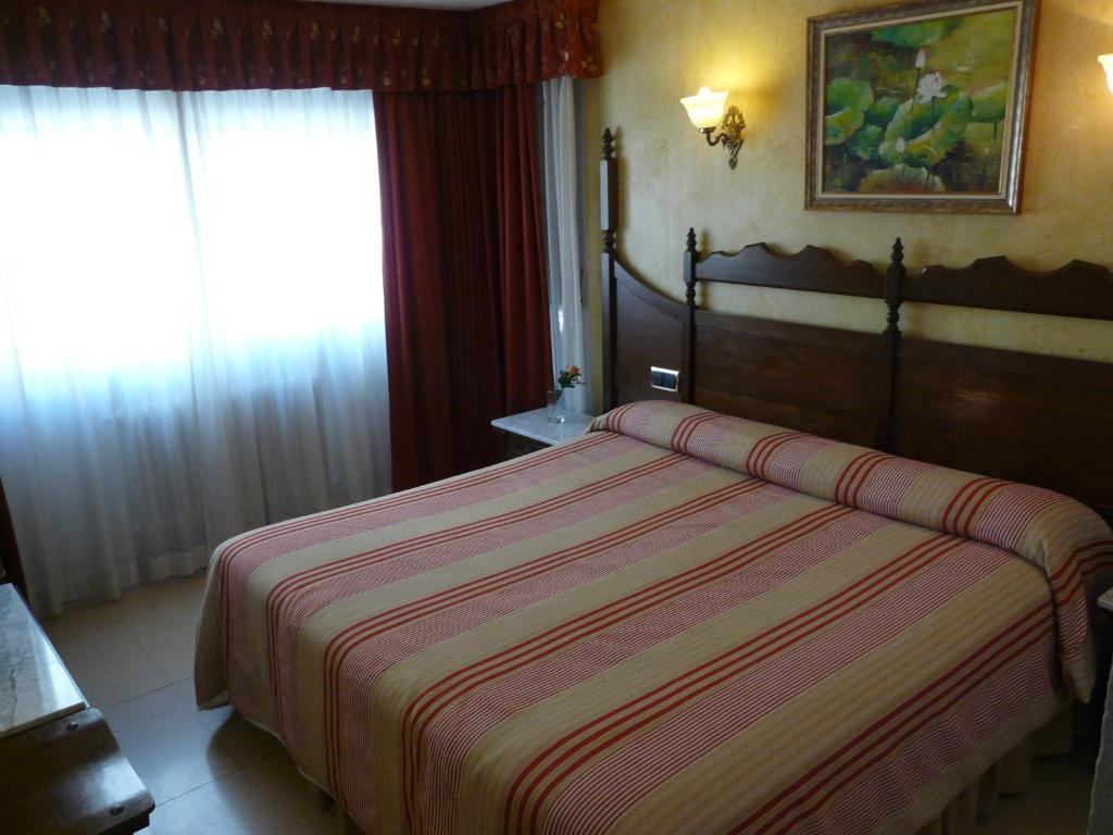 Hotel Reyes Catolicos Salamanca Szoba fotó
